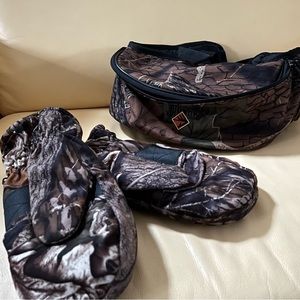NWOT Camouflage camo waist bag and matching Thinsulate mitten glove set
